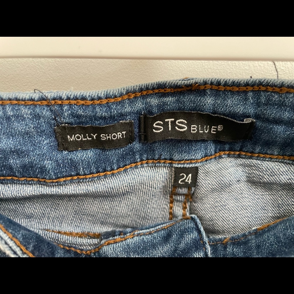 Shorts - Picture 4 of 4